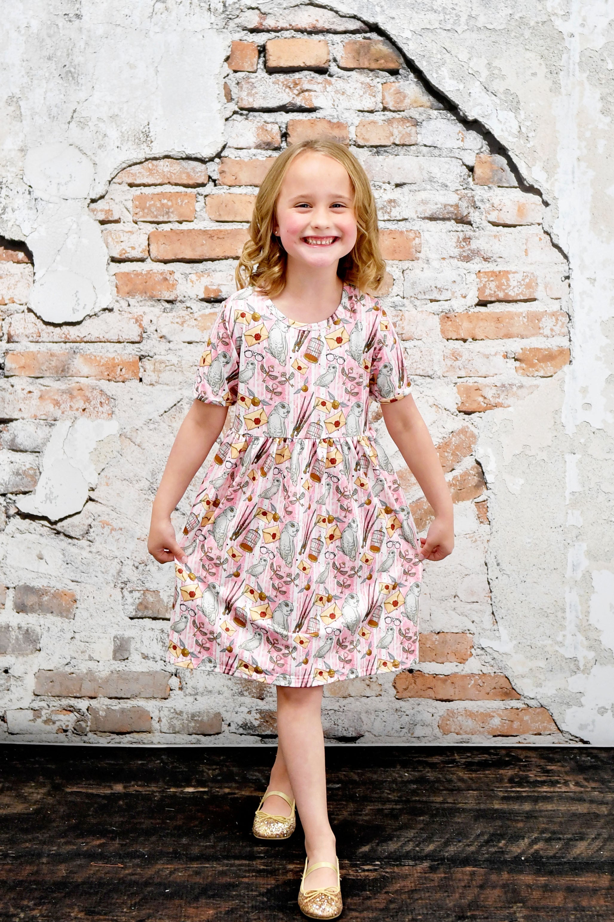 Wizard World Short Sleeve Milk Silk Dress