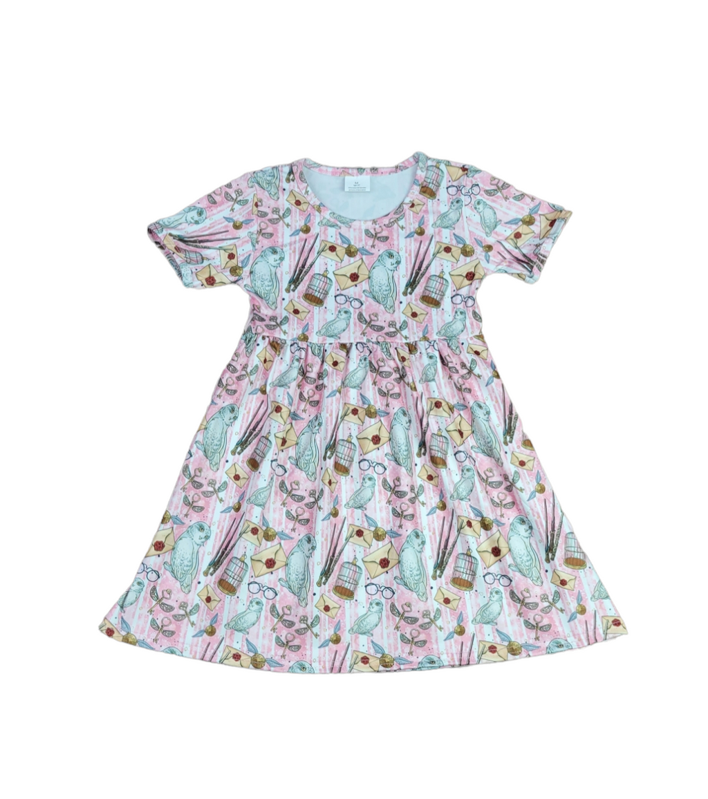 Wizard World Short Sleeve Milk Silk Dress